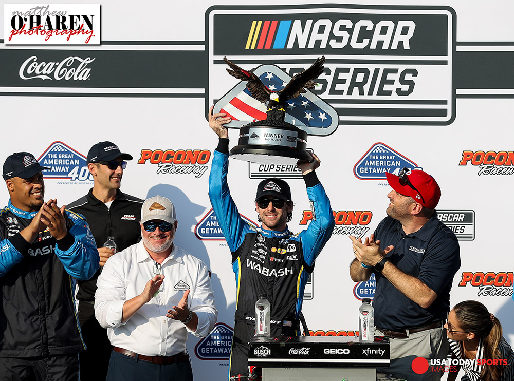 moharenphoto's tweet photo. Ryan @blaney wins the #PAGetaway400 Sunday afternoon at @PoconoRaceway in Long Pond, PA. @NASCAR @USATODAY @usatodaysports
#imagncontent #NASCAR #CupSeries #PoconoRaceway #TrickyTriangle #WhatTurn4 #PoconoMtns #LongPond #PA #Pennsylvania https://t.co/7KrnPIGBkh
