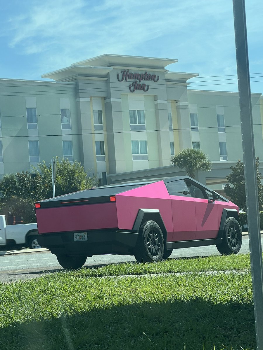 eebynnuh's tweet photo. ugly car alert https://t.co/1VttO9bYY6