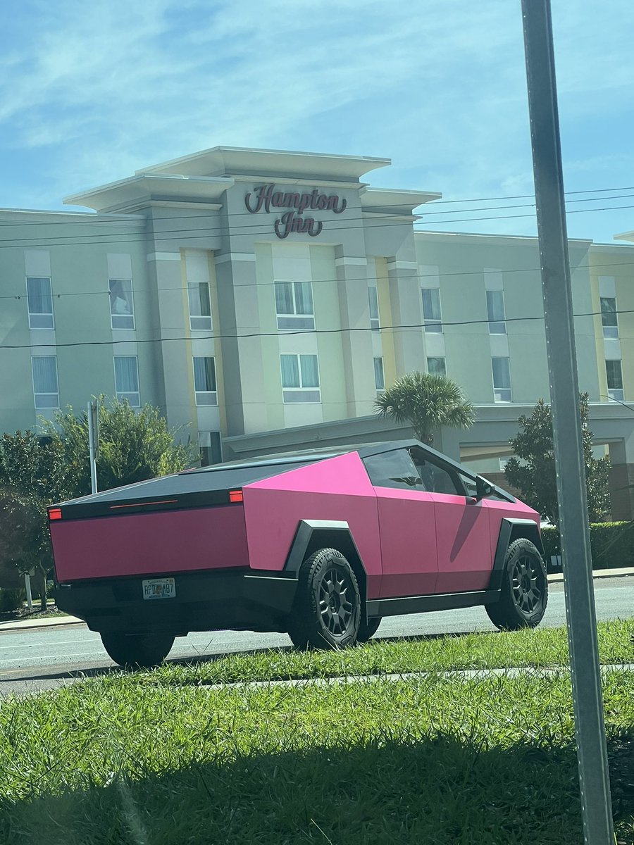 eebynnuh's tweet photo. ugly car alert https://t.co/1VttO9bYY6