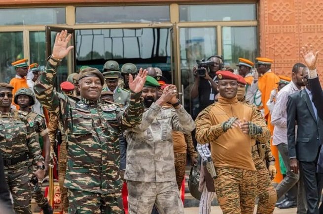 تشهد #منطقة_الساحل_الأفريقي خلال السنوات الأخيرة تحولات استراتيجية تسهم في إعادة تشكيل توازنات القوة من جديد على المستويين الإقليمي والدولي، في ضوء تنامي التنافس الدولي بين #روسيا و #الغرب في هذه المنطقة.
#كونفدرالية_دول_الساحل
#مركز_الأهرام_للدراسات_السياسية_والاستراتيجية
#Acpss