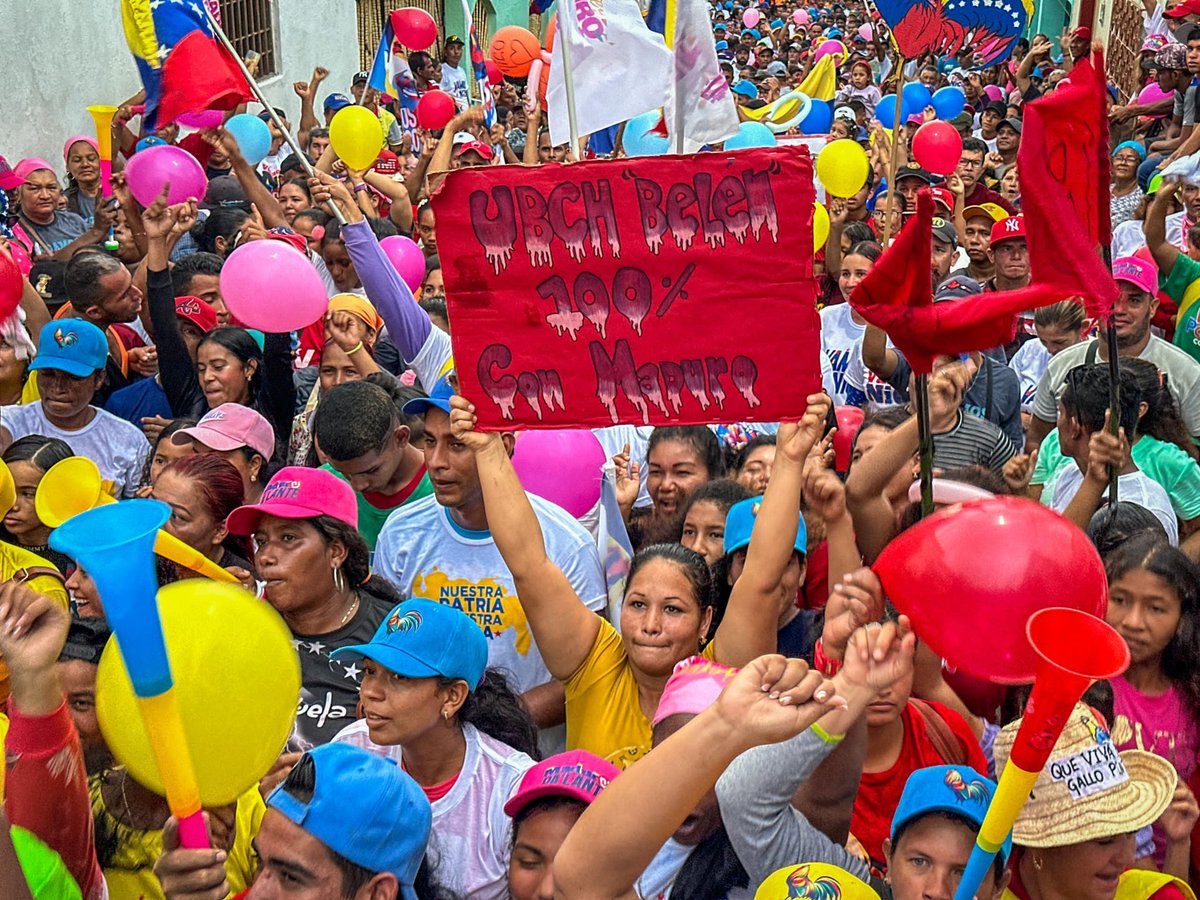 Gobernador @GPintoVzla "Aquí estamos viendo una gran manifestación de amor, compromiso y entendimiento. El pueblo de San Antonio desbordó las calles para dejar claro que el presidente Nicolás es quien va a ganar".

#AfirmativosYPaLante