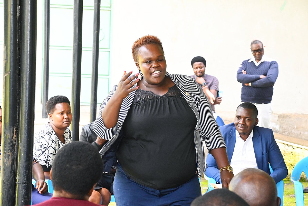 Municipality029's tweet photo. The Acting Municipal Manager Lorreine Jerono today met juakali traders,together with revenue and enforcement heads on the operationalization of the constructed Juakali sheds. The traders appreciated the manner in which the Municipality has maintained https://t.co/IlrYSf03CA https://t.co/sxxCZmbSjq