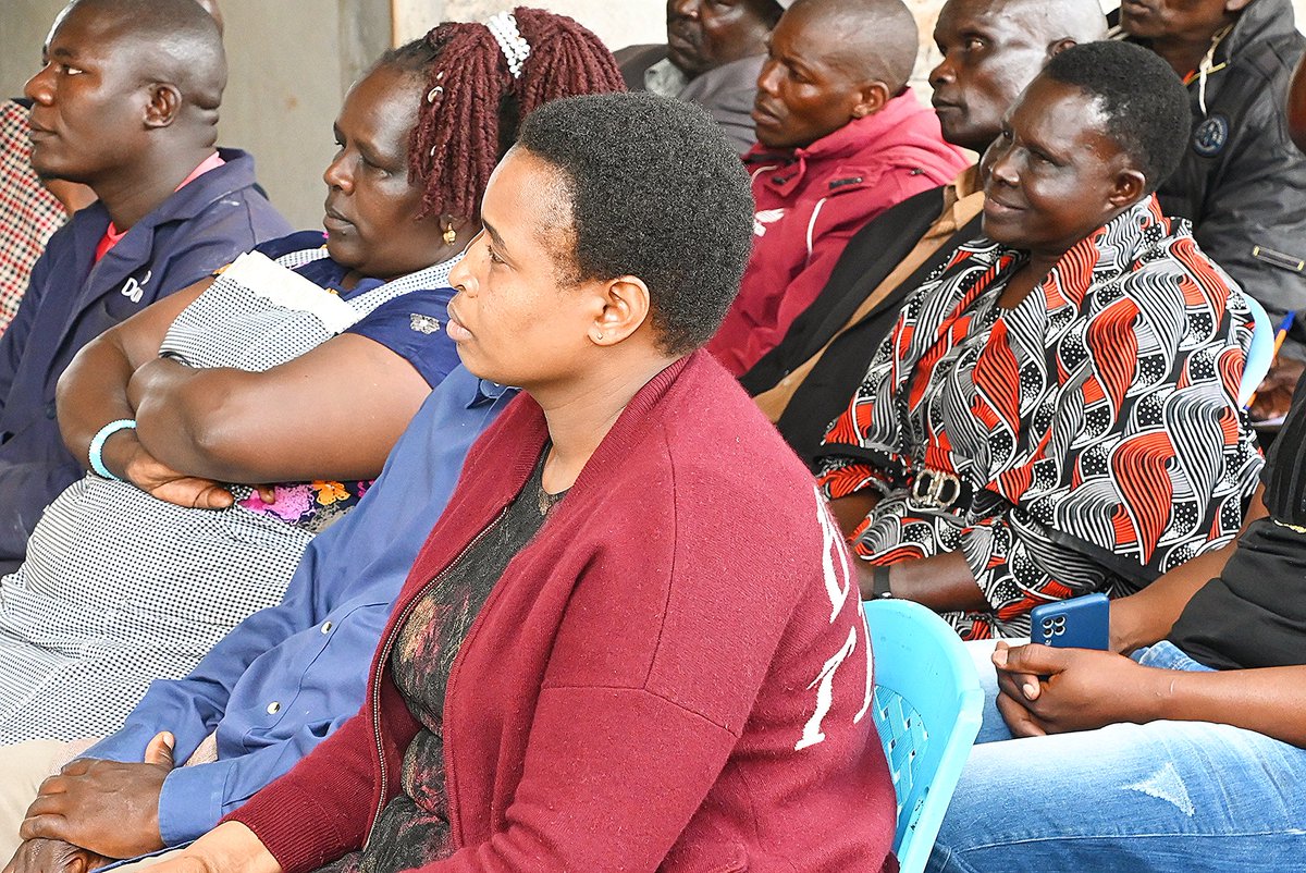 Municipality029's tweet photo. The Acting Municipal Manager Lorreine Jerono today met juakali traders,together with revenue and enforcement heads on the operationalization of the constructed Juakali sheds. The traders appreciated the manner in which the Municipality has maintained https://t.co/IlrYSf03CA https://t.co/sxxCZmbSjq