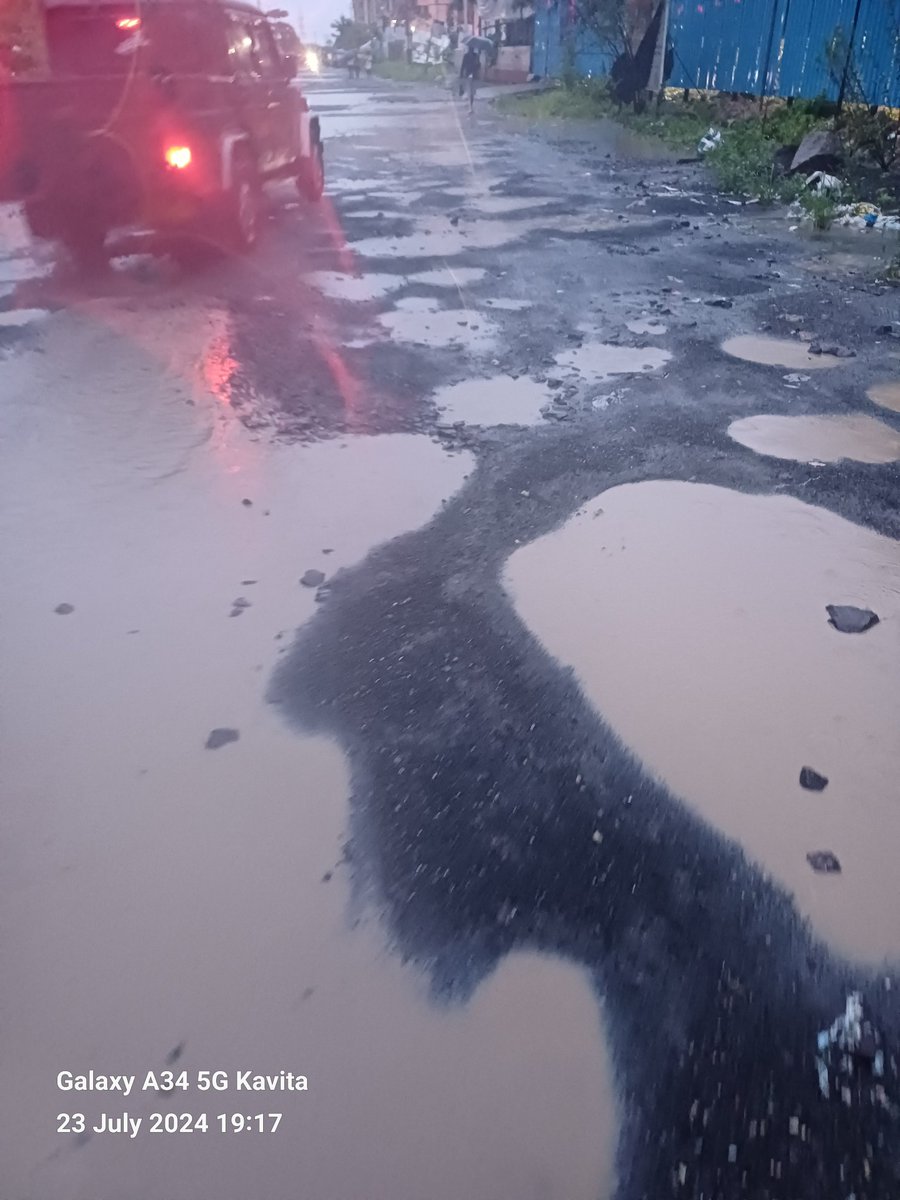 NadarAdv's tweet photo. "Road conditions in Naigaon, Palghar district are appalling! 
The road is so damaged that I can barely see any surface apart from potholes". 
It's NOT SAFE AT ALL to travel on these roads!
 @Palghar_Admin, @CMOMaharashtra, please take urgent action #FixPalgharRoads #RoadSafety https://t.co/yk4B83e8EZ