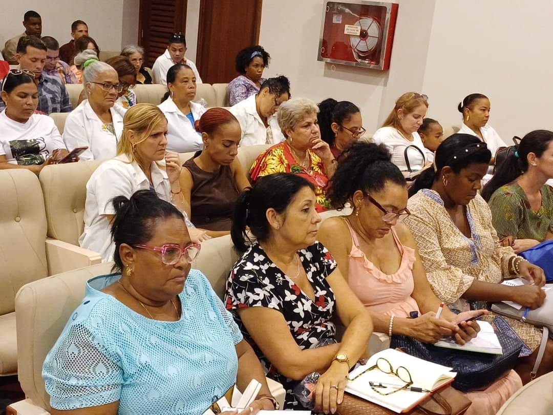 DPSHabana's tweet photo. En este momento se desarrolla una importante encuentro en la Biblioteca Nacional José Martí, con la participación de directivos municipales y de policlínicos.🏥 
Se analizan temas claves como el PAMI y APS.
#LaHabanaEsSalud #LaHabanaViveEnMí #LaHistoriaPorAsalto https://t.co/Q4UrwRnVMq
