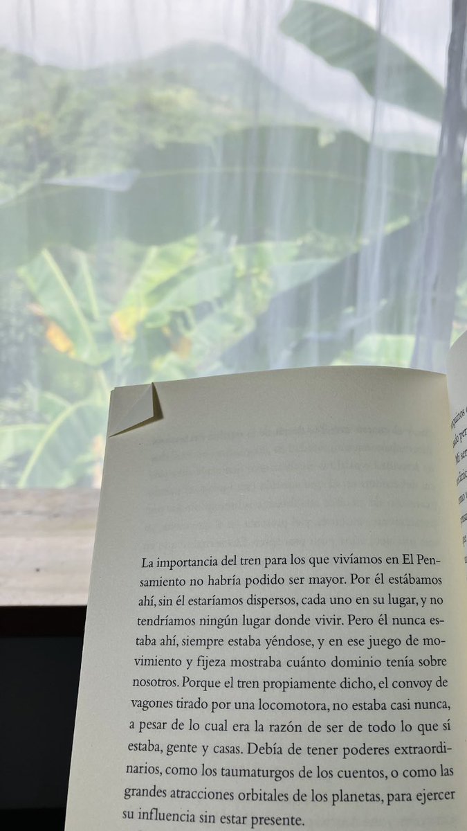 valen_buzz's tweet photo. «En El Pensamiento», de César Aira. https://t.co/i5NIXBMTeW