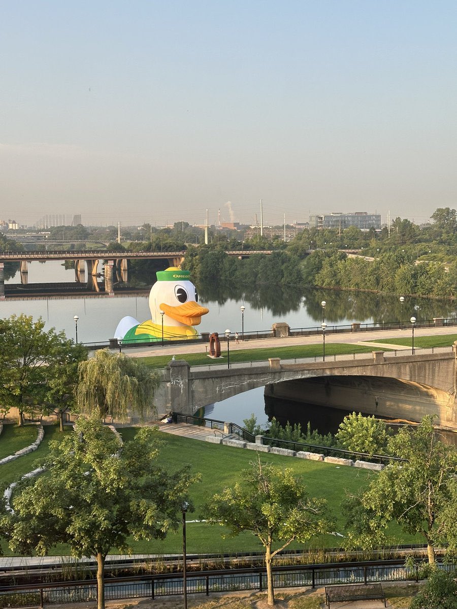 FOS's tweet photo. Oregon put a massive inflatable duck in the White River in downtown Indianapolis for the school's first Big Ten Media Days 🦆

(via @ChrisMDion) https://t.co/Glk0squT0r