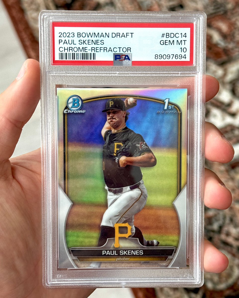 Topps's tweet image. 🚨 FREE SKENES CARD 🚨 

We’re giving this Paul Skenes card to someone for FREE…

To Enter:
Just like this post &amp;amp; follow @Topps!