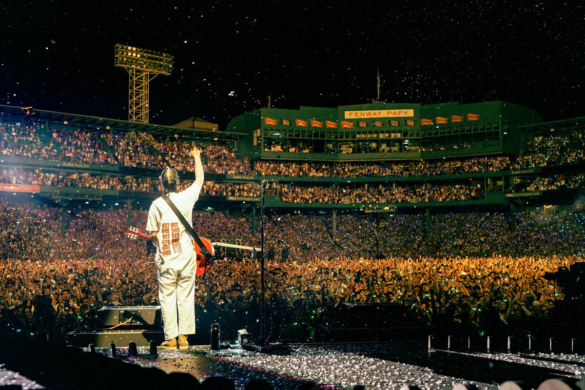 NoahKahan's tweet photo. I’ve been so attached to this music and to this tour because for so many years I could never quite figure out my purpose in this business or in the world in general. I just loved music and didn’t want to work for anybody. https://t.co/65UKvcIjjB