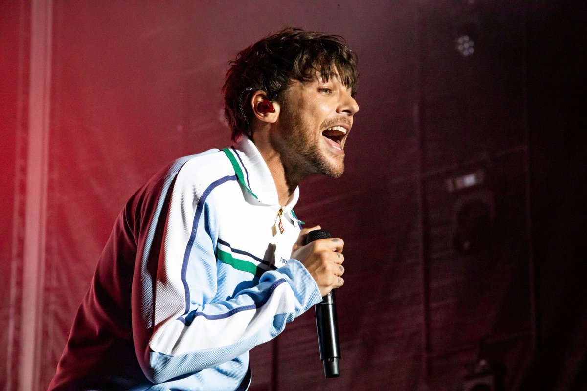 hlupdates_2's tweet photo. Louis on stage 21.7.24
#MEOMaresVivas #FestivalMEO #MMV24 #LTFestivals24 #LouisFestivalEra #FestivalEraLouis
#MeoMarésVivasfestival #LouisTomlinson - 🍇 https://t.co/EgjCmajwVa