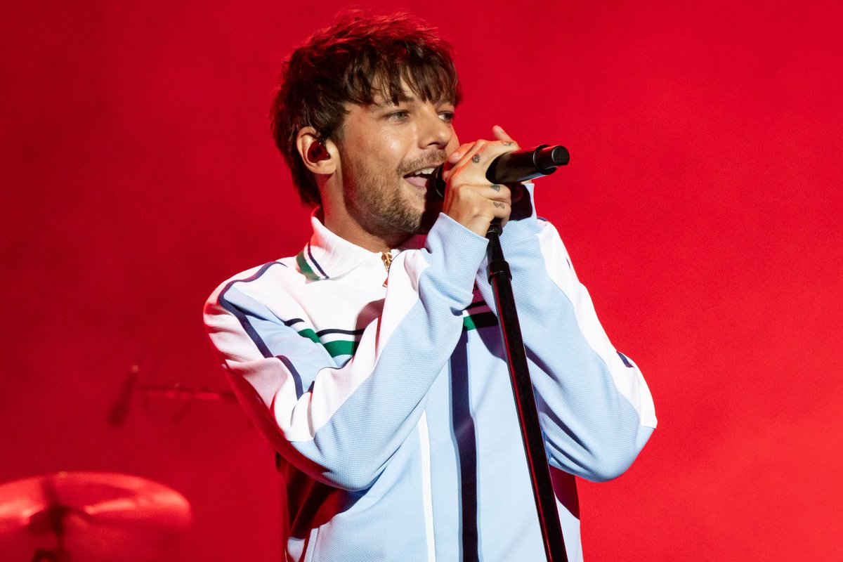 hlupdates_2's tweet photo. Louis on stage 21.7.24
#MEOMaresVivas #FestivalMEO #MMV24 #LTFestivals24 #LouisFestivalEra #FestivalEraLouis
#MeoMarésVivasfestival #LouisTomlinson - 🍇 https://t.co/EgjCmajwVa