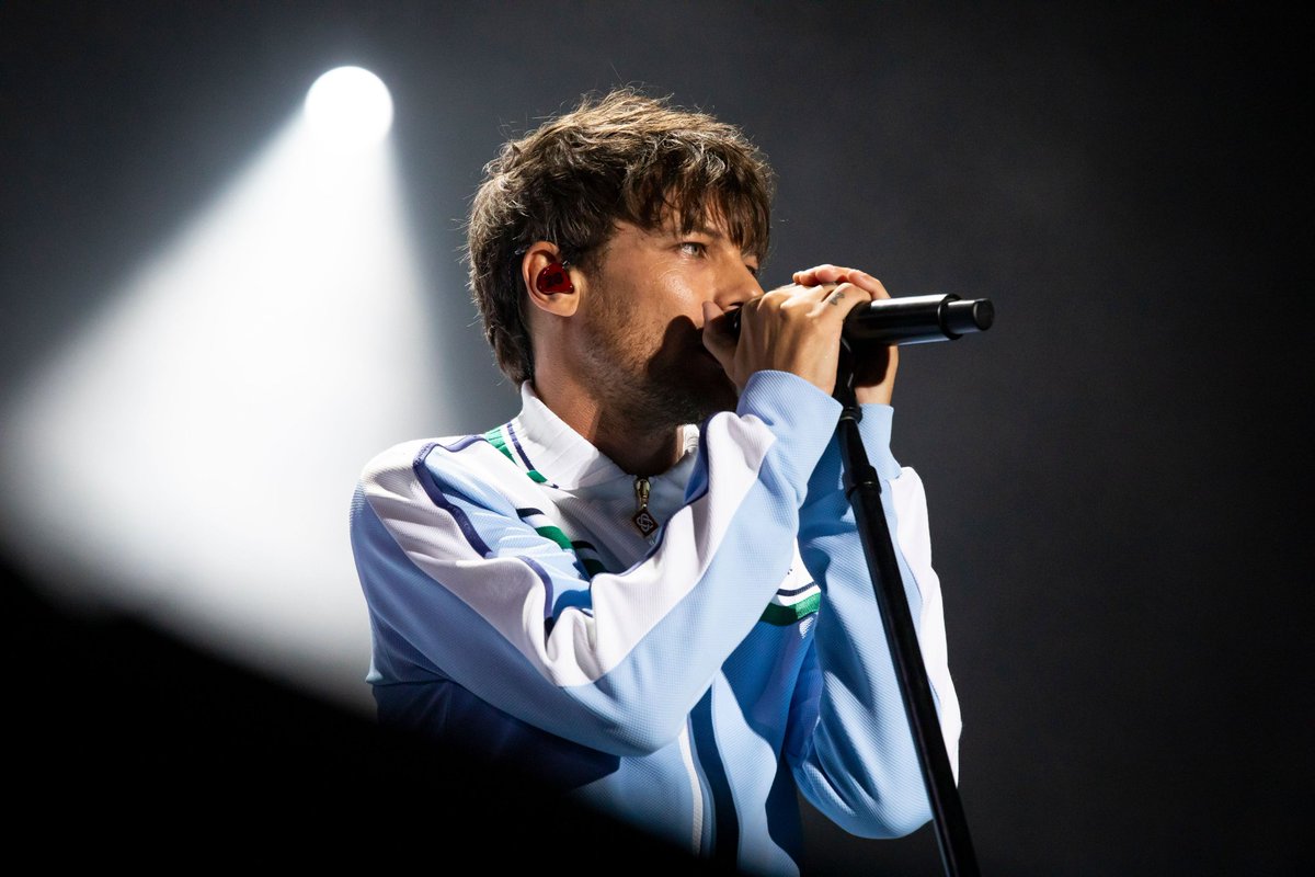 hlupdates_2's tweet photo. Louis on stage 21.7.24
#MEOMaresVivas #FestivalMEO #MMV24 #LTFestivals24 #LouisFestivalEra #FestivalEraLouis
#MeoMarésVivasfestival #LouisTomlinson - 🍇 https://t.co/EgjCmajwVa