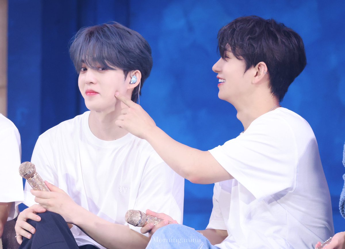 morningmimi1230's tweet photo. 240723 Crataland

😯👈🏻🩷
#세븐틴 #SEVENTEEN 
#조슈아 #JOSHUA #ジョシュア #홍지수   #SCOUPS  #에스쿱스 https://t.co/Ks3kgPZnkd