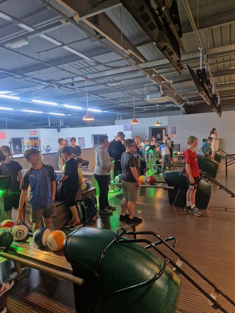 Chriost_Ri's tweet photo. Summer program 2024
Day 2. 
Today, we took the train to Little Island to visit @AirtasticIre . The students had a fantastic time in the inflata park and bowling. https://t.co/8AuijF3JAB