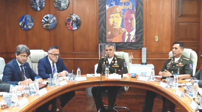 #23Jul |  El vicepresidente Sectorial de Soberanía Política, Seguridad y Paz, G/J Vladimir Padrino López, destacó los avances en los preparativos del Plan República para las próximas elecciones del 28 de julio.

 #AfirmativosYPaLante