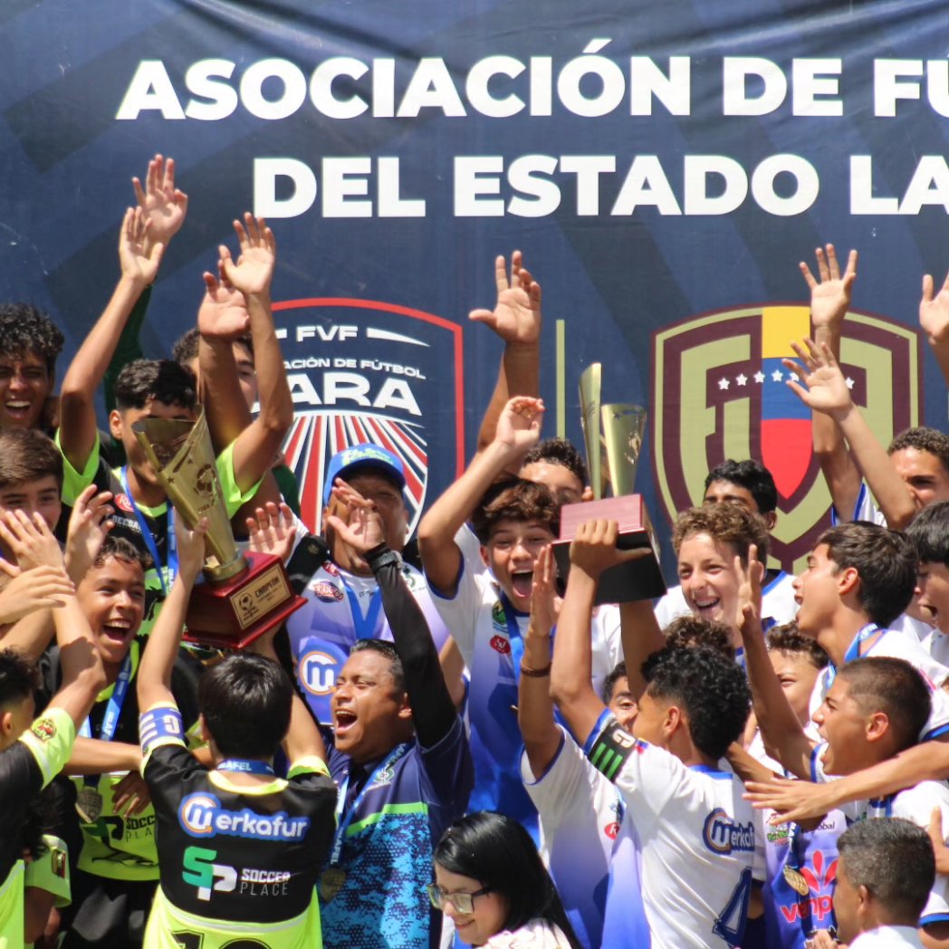 SomosAfel's tweet image. #𝗟𝗶𝗴𝗮𝗔𝗙𝗘𝗟 | ¡Premiación @AcademiaRey! 🫱🏼🏆

Categoría Sub-15 y Sub-16 ➡️ ¡Felicidades, campeones! 🥇👦🏻

#SomosAFEL #TeamAFEL #ConElOrgulloDeSerLarense #LigaAFEL #TodosSomosAFEL