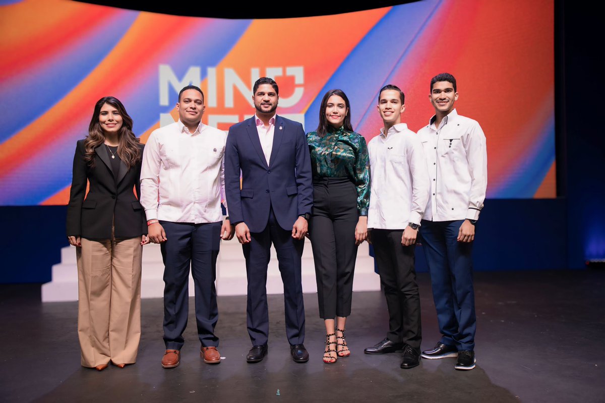 alegrejulia's tweet photo. •Forjando los líderes dominicanos 🇩🇴 del mañana 🌎• Participamos en la apertura del XV Modelo Internacional de las @nacionesunidas 🇺🇳 (#MINUME), organizado por el @plerd_oficial del @educacionrd y su director el querido compañero @gerandventura. https://t.co/8PkafXA85T