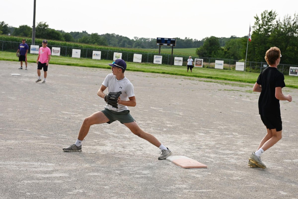 EMBaseball9's tweet photo. 2024 Baseball season is officially over with a friendly, yet competitive game of slow pitch softball for the banquet. https://t.co/KCDnSj7ZpZ