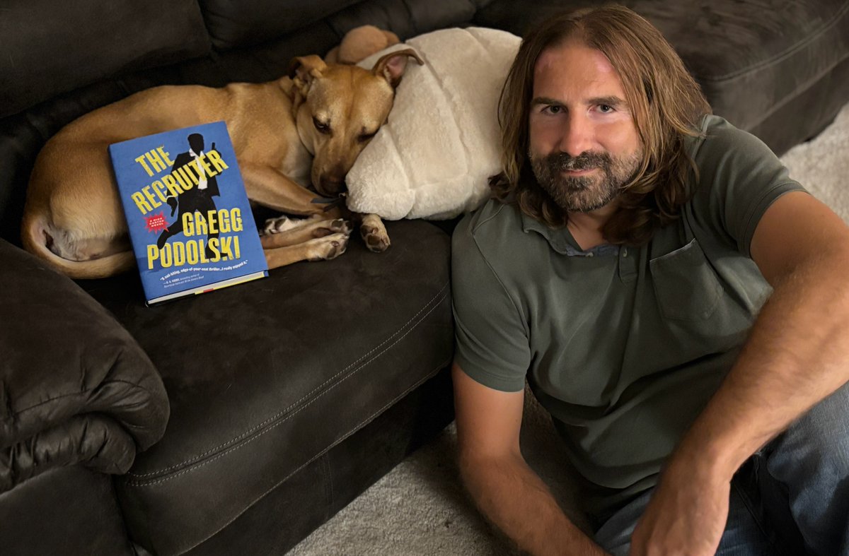 BlackstoneAudio's tweet image. Woof you believe it’s already the #pubday for the breakneck #RickCarter series debut THE RECRUITER by #GreggPodolski /@bitsofnonsense ?🐾😲Learn more + peep his 'Dear Readers' letter below!

💌PUBDAY LETTER: instagram.com/p/C9xNJdSApv1/…
📘BUY #THERECRUITER: blackstonepublishing.com/products/book-…