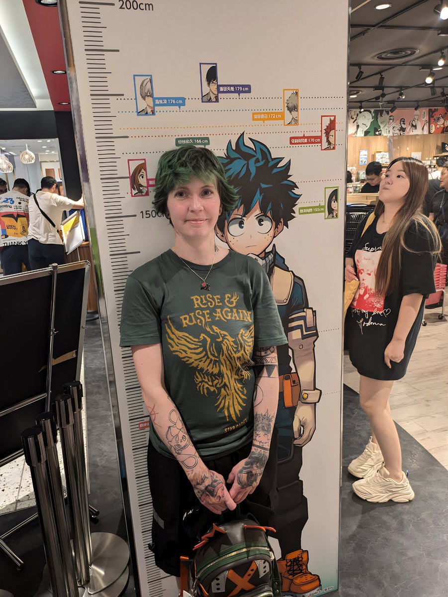 Bunny_Boi_Deku's tweet photo. I am him 💚 exactly the same height I knew that but this was cool to do 

#Deku #Izuku #Izukumidoriya #jumpstore https://t.co/jVkK2PsXxQ