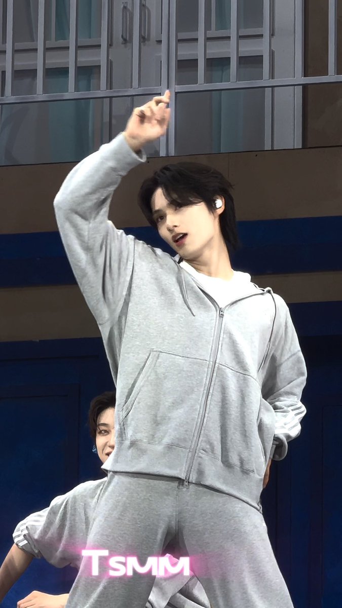 천년돌 등장