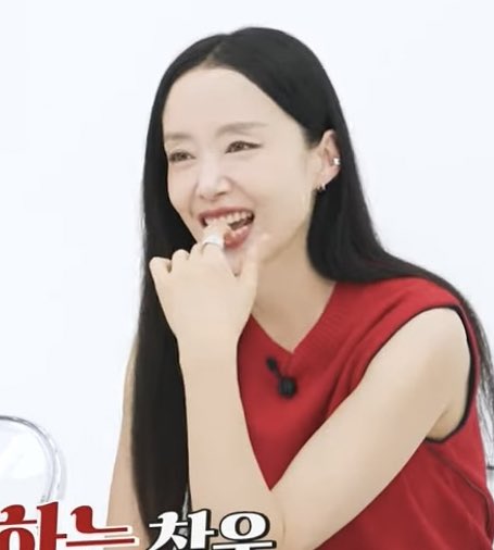 손가락 무는 거 뭔데… 왜 저를 힘들게 하시죠?