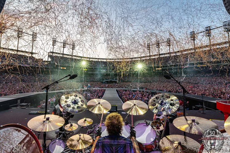 DeenTheDrummer's tweet image. This Stadium 🏟️ Tour has been INSANE!! Check out these epic scenes from my riser! Philly, you’re next!!  Can't wait to tear it up with you all! 🥁

@JourneyOfficial 
#JourneySummerStadiumTour2024
#deencastronovo  #PhillyCrowd #DrummerView
📷 @ironmikesavoia