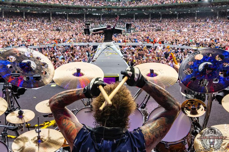 DeenTheDrummer's tweet image. This Stadium 🏟️ Tour has been INSANE!! Check out these epic scenes from my riser! Philly, you’re next!!  Can't wait to tear it up with you all! 🥁

@JourneyOfficial 
#JourneySummerStadiumTour2024
#deencastronovo  #PhillyCrowd #DrummerView
📷 @ironmikesavoia