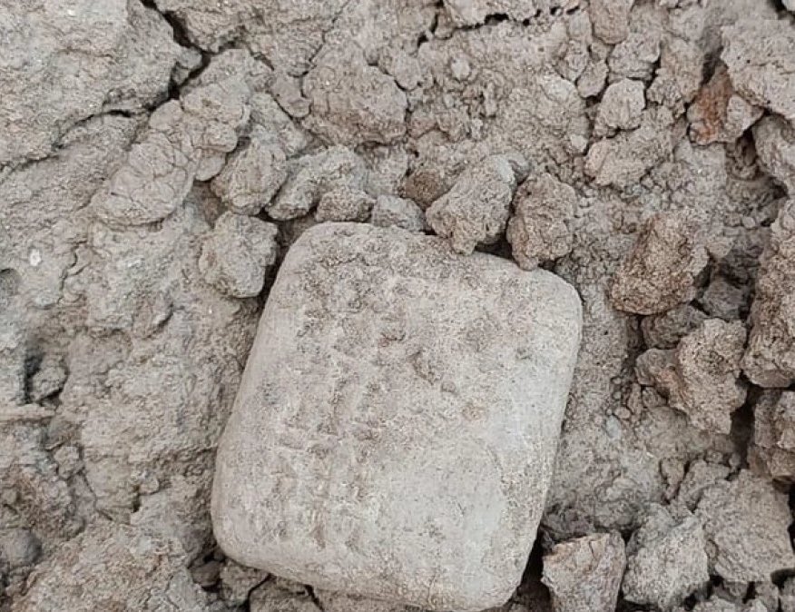 bosunatiklama's tweet image. Hatay&apos;da M.Ö. 15. yüzyıldan kalma alışveriş fişi keşfedildi.
