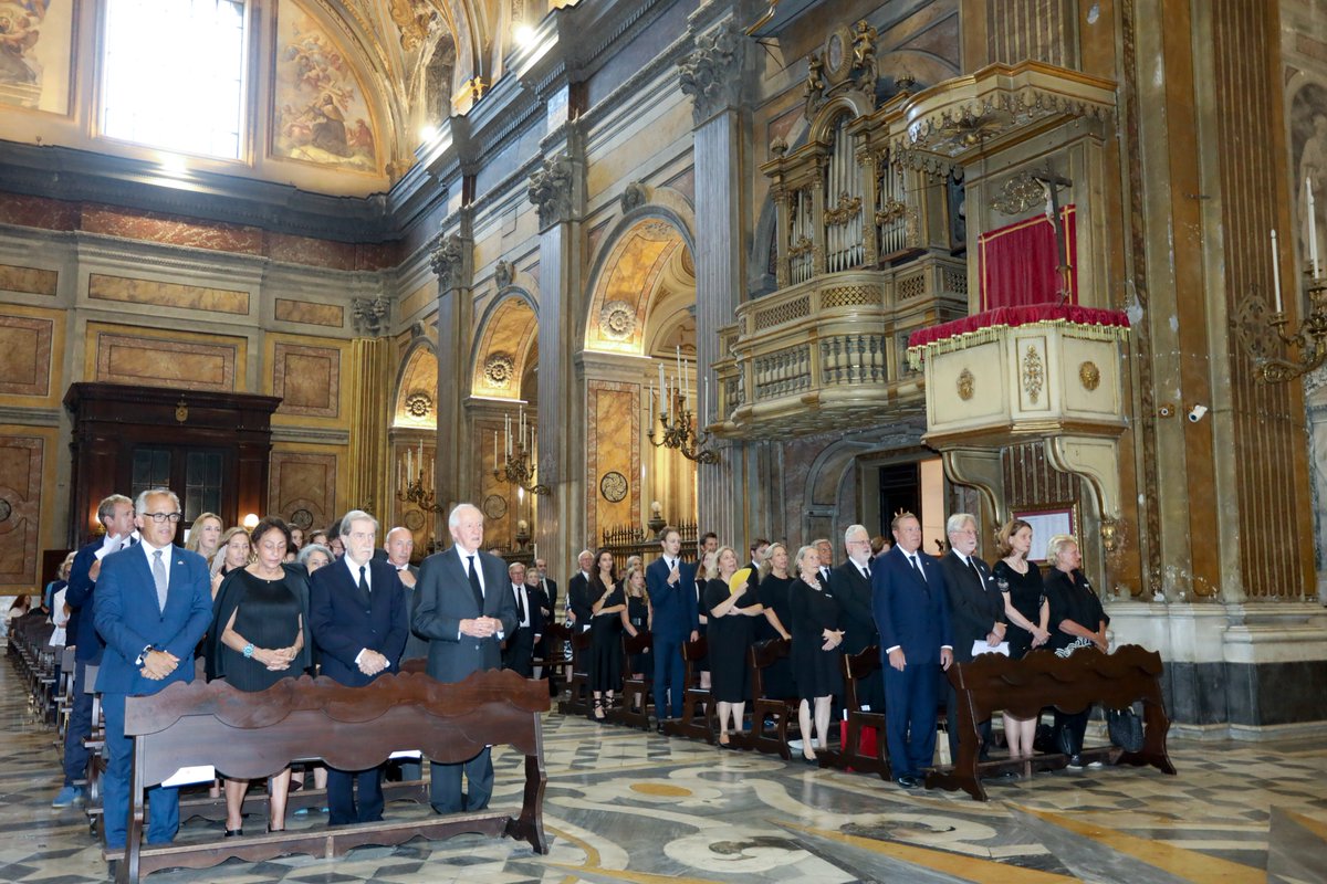 Lo scorso 20 luglio la Famiglia Reale di Borbone delle Due Sicilie si è riunita nella chiesa di San Ferdinando a Napoli per commemorare il ritorno delle ceneri delle LL.AA.RR. i Principi Antonio, Elisabetta e Immacolata di Borbone delle Due Sicilie.