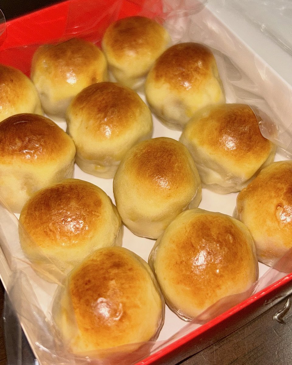 noeylamai's tweet photo. ขนมเปี๊ยะนมสด Lamoonlin อร่อยมาก กินเพลินๆ แปบเดียวหมดกล่อง ใครผ่านแถวกัลปพฤกษ์ ลองดู กาแฟเค้าก็อร่อย https://t.co/Yj5kikqTvb