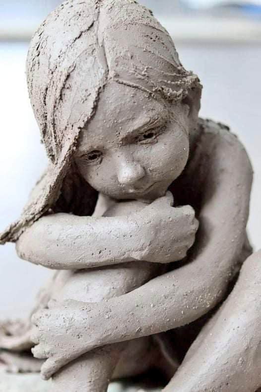 Bharti_KSingh's tweet photo. न मैं नायाब लिखती हूँ न मैं शफ़्फ़ाफ़ लिखती हूँ,
मेरा वजूद मिट्टी है मैं खुद को ख़ाक लिखती हूँ..!!
@Bharti_KSingh ✍🏻
#proudmyself #bebrave #bestable
#lifeisstrange #loveislife #Love #art #soilart #sculpture #drawing #painting https://t.co/DvJqkZpYeH
