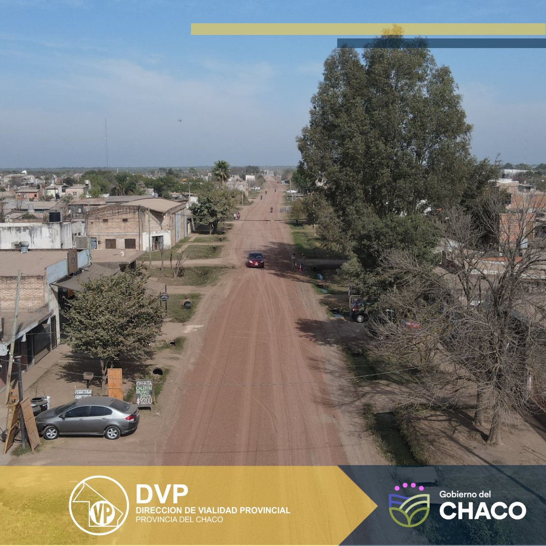 ChacoDvp's tweet photo. 🚧Vialidad Provincial continúa con el plan de recuperación de calles en la provincia. En ese marco, se llevan adelante tareas de mejoramiento con ripio en la avenida Belgrano y calle Bogotá, de la ciudad de Resistencia https://t.co/vDI396IpYY