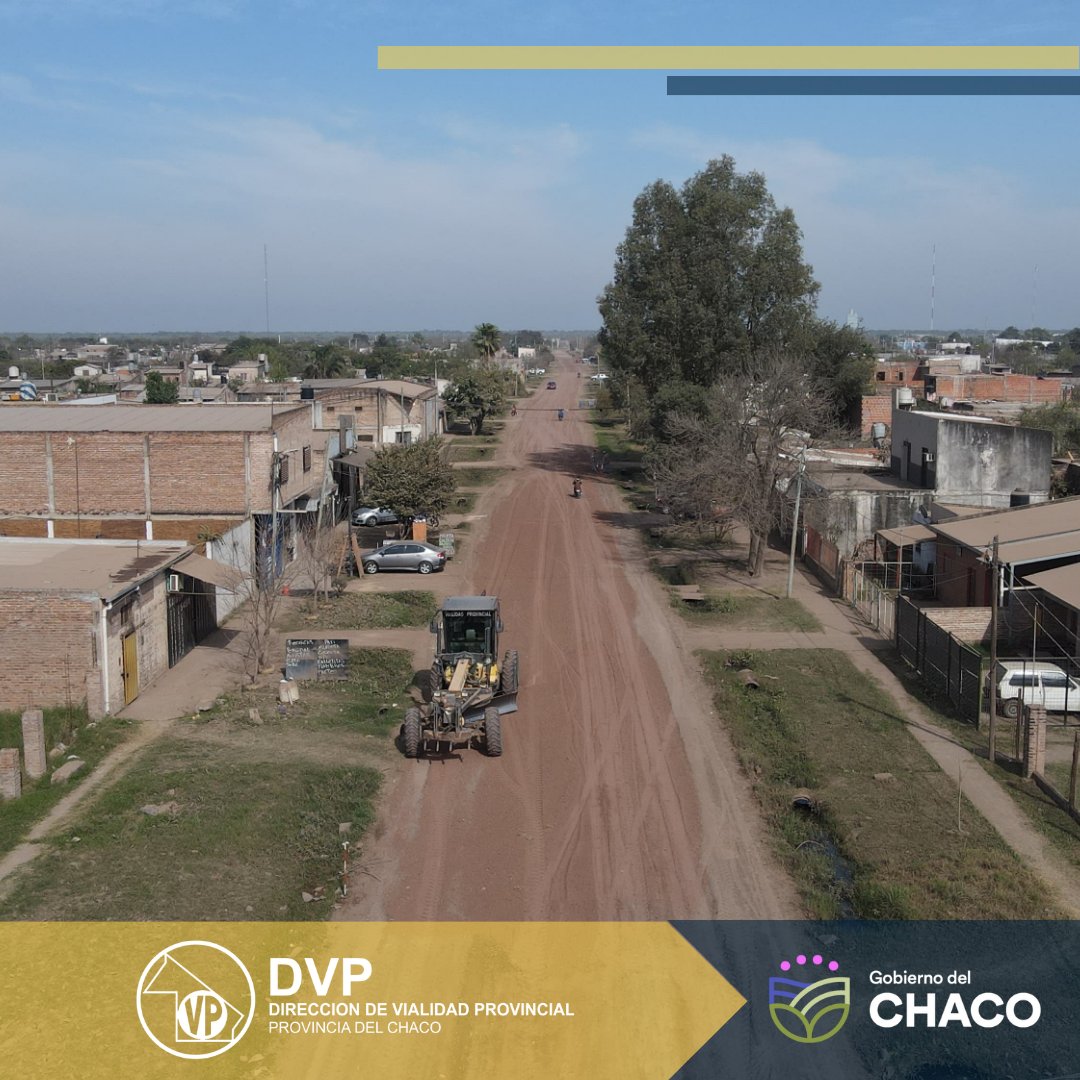 ChacoDvp's tweet photo. 🚧Vialidad Provincial continúa con el plan de recuperación de calles en la provincia. En ese marco, se llevan adelante tareas de mejoramiento con ripio en la avenida Belgrano y calle Bogotá, de la ciudad de Resistencia https://t.co/vDI396IpYY
