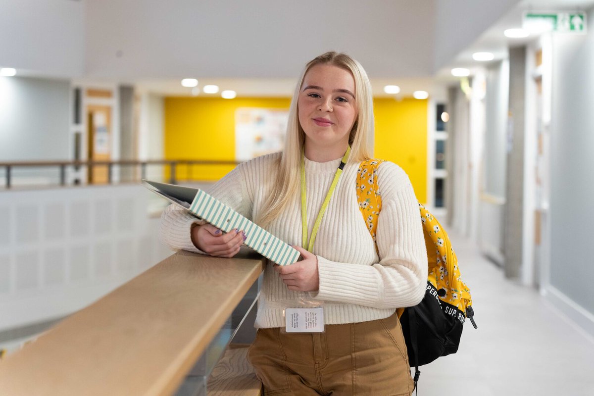 Access to Policing student, Madison dreams of joining the police force 👮 🙌 By studying the access course, it will allow her to progress onto university, without having to study A-Levels 🎓

Meet our Access to HE students ⬇️
coleggwent.ac.uk/news/ready-for…