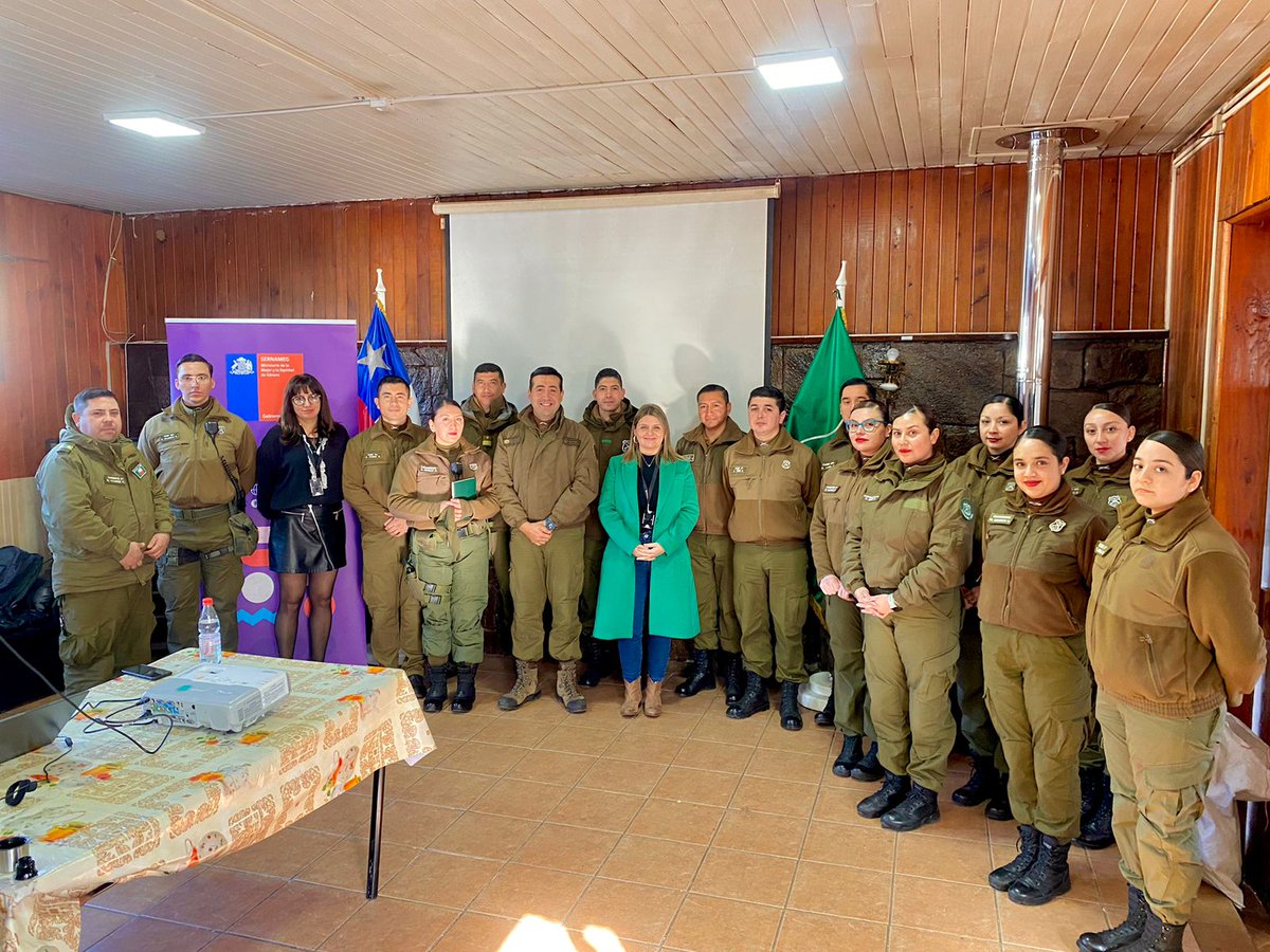 Sección Regional <a href="/CarabDDHHyFam/">Carabineros Derechos Humanos y Prot. de la Familia</a> y <a href="/SernamEGLosRios/">SernamEG Los Ríos</a>,capacitaron a👮 de #LosLagos y #Panguipulli en violencia de género y Ley 21.675,que establece obligaciones para prevenir,sancionar y erradicar la violencia contra la 👩‍🦱, visitando ademas Ofic de Violencia Intrafamiliar de 2ªCom.