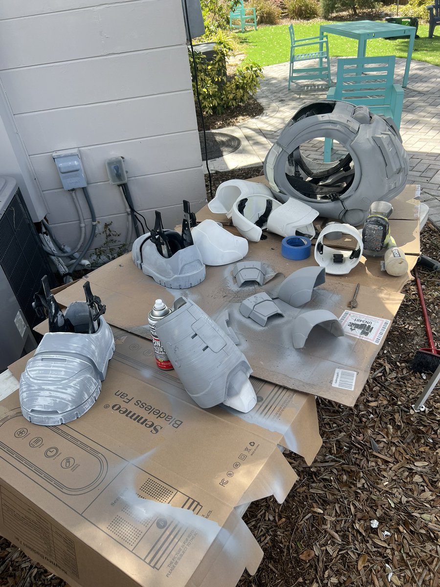 BuzzKnightyear's tweet image. I’ve finally reached the priming and sanding stage. Hand sanding, DA sander, dremel, whatever it takes. Filler primer now, hopefully the last details sanded tomorrow and final primer laid down before Thursday and then the first clear gloss goes down before chrome.