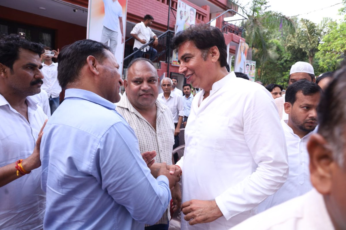 INCDelhi's tweet photo. बाबरपुर जिला कार्यकारिणी बैठक!

दिल्ली प्रदेश कांग्रेस कमेटी अध्यक्ष श्री @devendrayadvinc जी की अध्यक्षता में आज बाबरपुर जिला कार्यकारिणी की बैठक ली गई।

बैठक में विभिन्न संगठनात्मक विषयों पर चर्चा हुई, उपस्थित कार्यकर्ताओं ने भी अपने सुझाव रखे और अध्यक्ष जी ने सभी को बूथ स्तर पर संगठन को मजबूत कर दिल्ली के जनहित से जुड़े ज्वलंत मुद्दों को उठाने का निर्देश दिया।

इस दौरान श्री अनिल भारद्वाज जी चेयरमैन कम्युनिकेशन दिल्ली कांग्रेस, पूर्व विधायक चौधरी मतीन अहमद, श्री भीष्म शर्मा जी, श्री वीर सिं�� धीगन जी, पार्षद हाजी ज़रीफ़ जी, श्री जीतेंद्र बघेल जी, पूर्व पार्षद चौधरी अजीत सिंह जी, जिला अध्यक्ष चौधरी जुबैर अहमद जी, पूर्व अध्यक्ष श्री कैलाश जैन जी, श्री राजकुमार जैन जी, आब्जर्वर अशोक जैन जी मौजूद रहे।

#हाथ_बदलेगा_हालात
