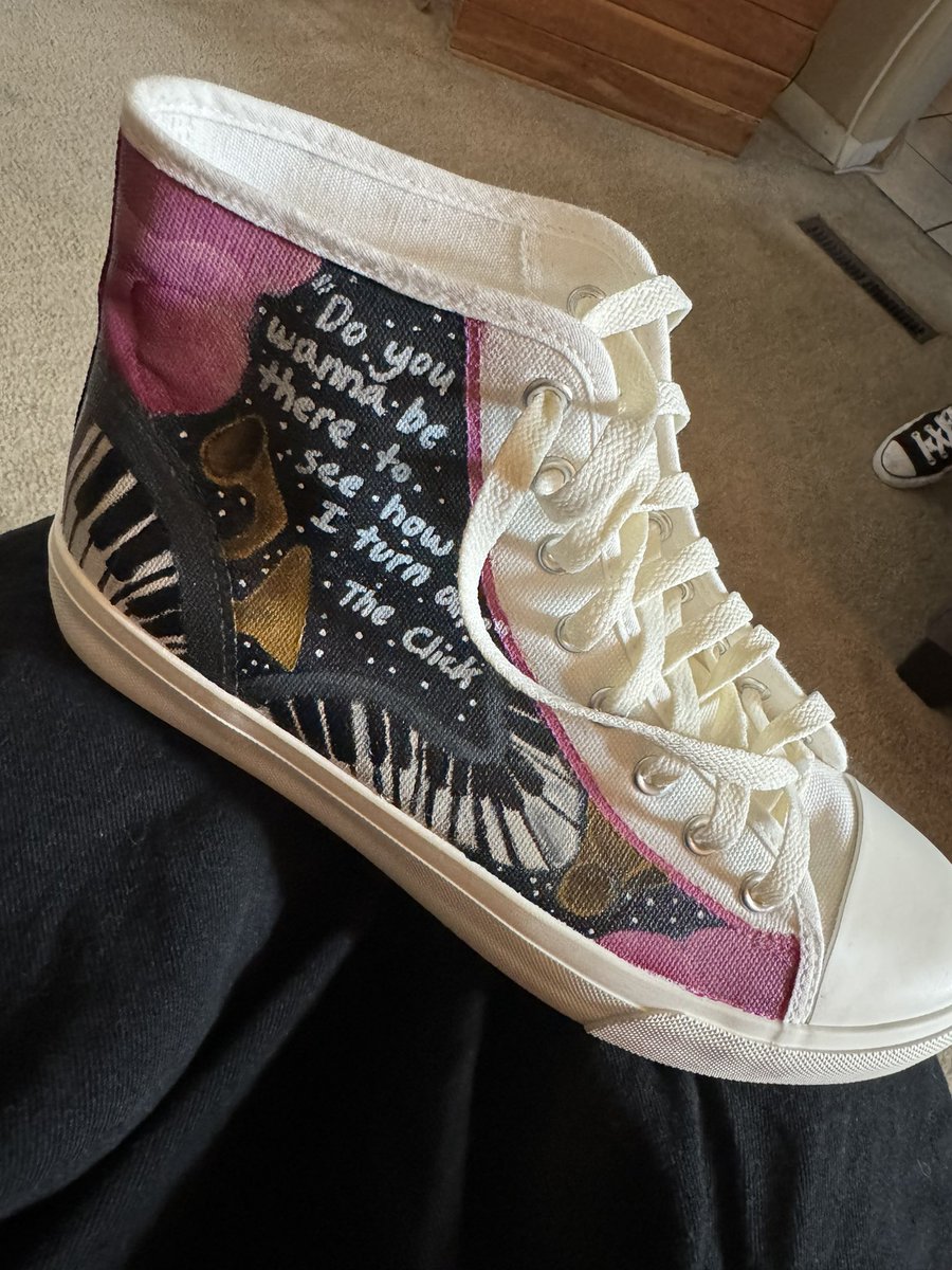 KaylaLodwick's tweet image. “I try hard to write a cool song, so I start with something simple like trying to put my shoes on!” 🥹 I’M OBSESSED WITH THESE! 🥰 @AJRBrothers