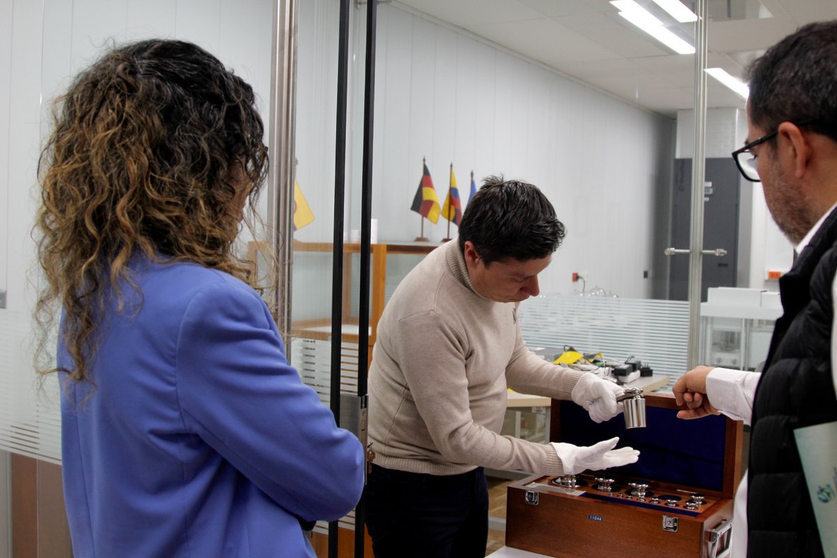 INMdeColombia's tweet photo. Recibimos la #Visita del @MinEnergiaCo en nuestras instalaciones; un encuentro que marca un paso significativo hacia una construcción de un futuro más #Sostenible. 

#INMdeColombia https://t.co/yOJGh1FZI2