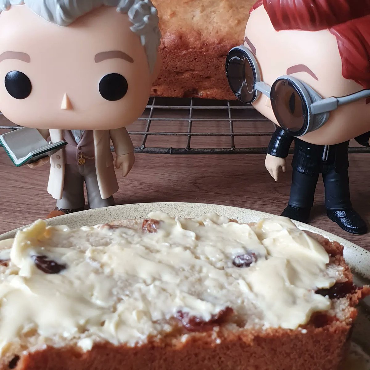 mosie_v's tweet photo. More #BakingWithAziraphale to use up squishy overripe bananas! 🍌#BananaLoaf #HomeBaking #FunWithFunkos #GoodOmens #CrowleyAndAziraphale 😋 https://t.co/3RwQYjHnp8