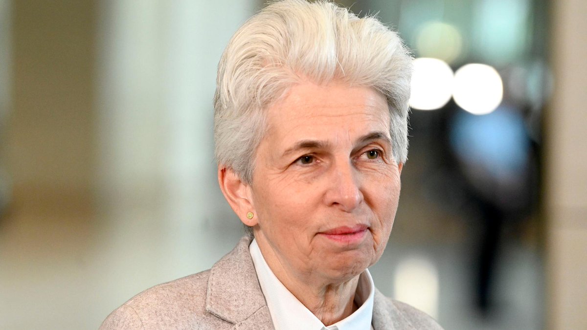 Marie-Agnes Strack-Zimmermann (Parodie) tweet media