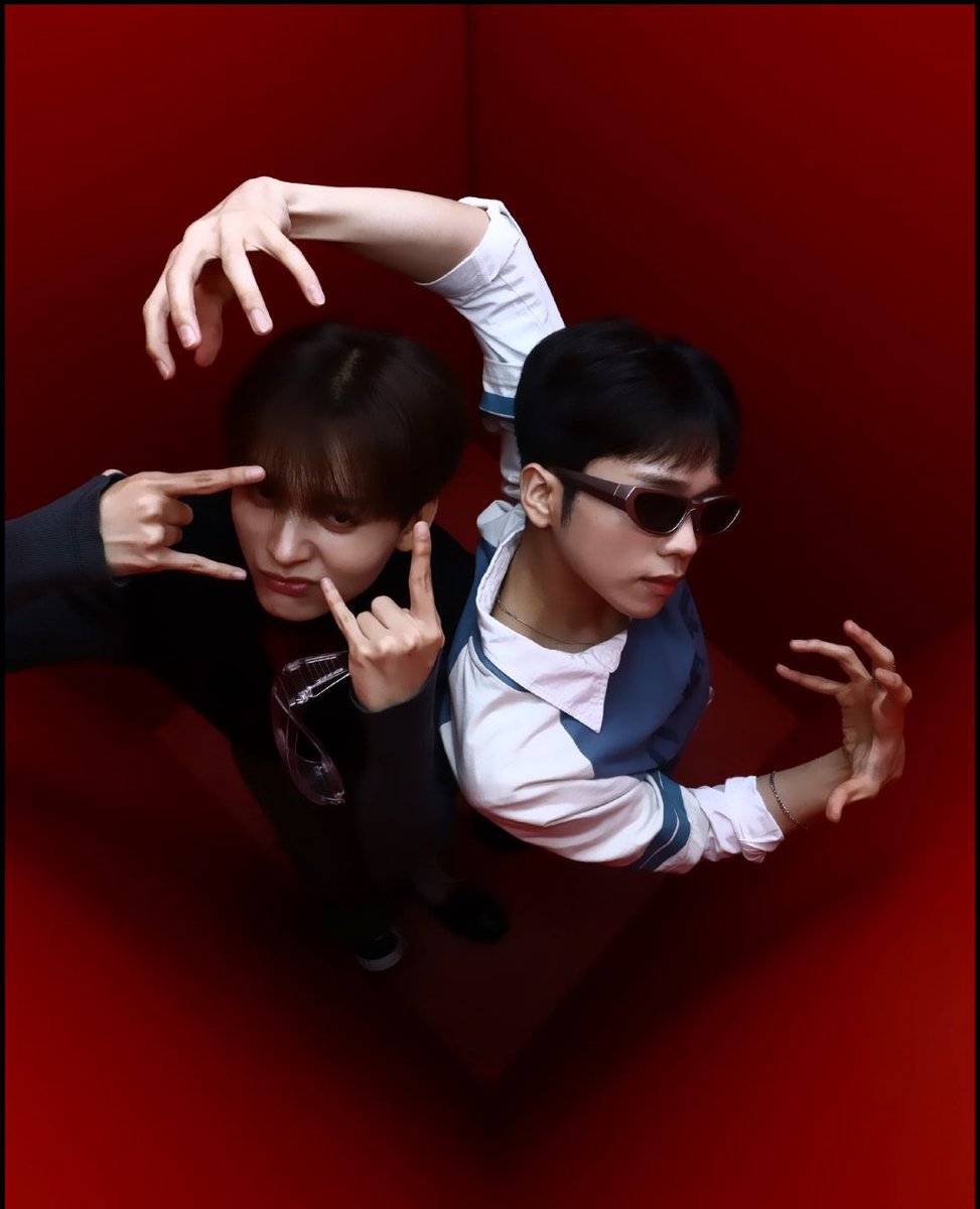 Happy 1st year debut anniversary to our cosmic duo, HORI7ON’s Vinci and Reyster! 💙💜

A YEAR WITH HORI7ON 
#HORI7ON1stAnniversary
#HORI7ON #호라이즌
#HORI7ON_DEBUT_1YEAR
