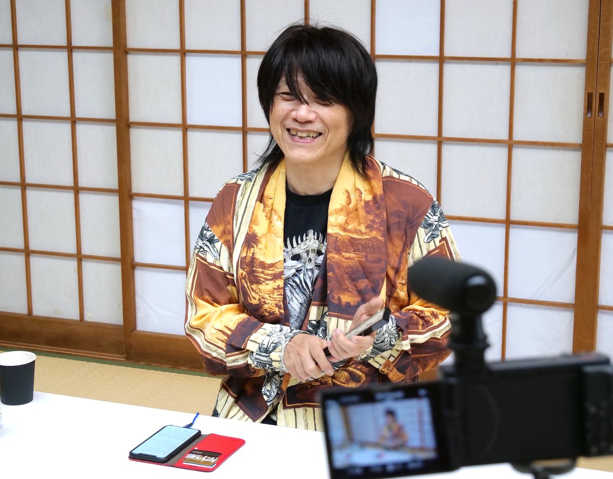 このバブリーな感じ好きやわぁ♥ 料理の鉄人で鹿賀丈史さんがお衣装