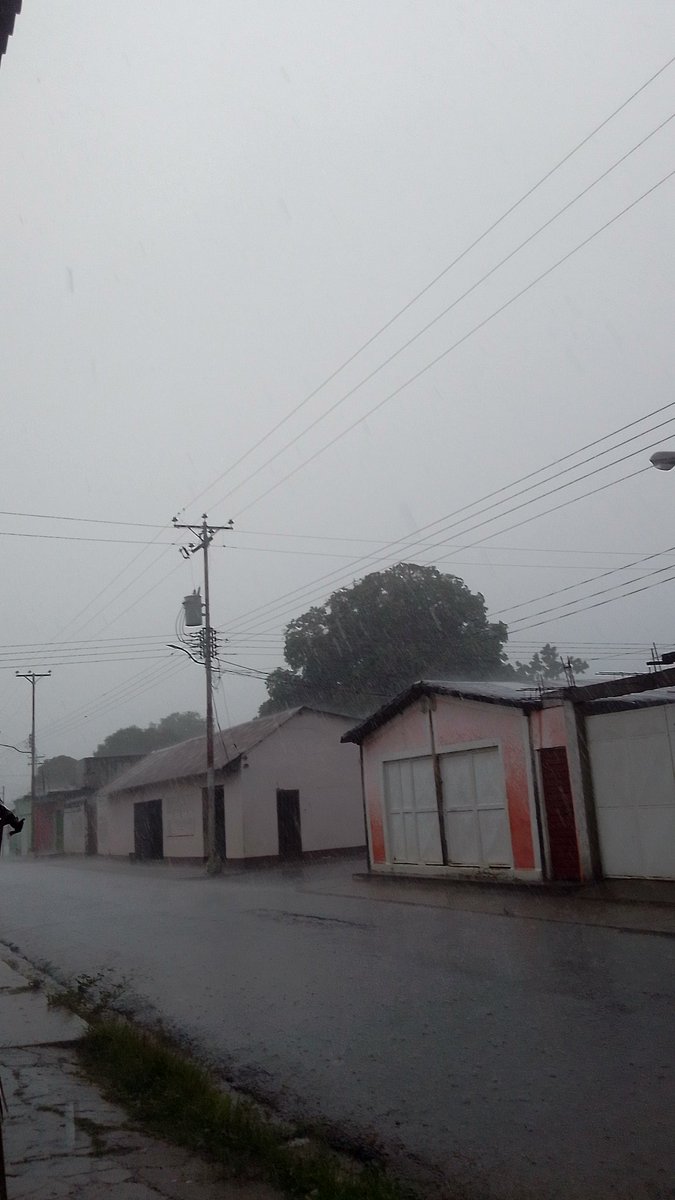 practicade23077's tweet photo. @ClimaAnzoategui Lloviendo fuerte 10:56 a.m Zona noroeste Guanape https://t.co/TpLaxCj8Nl