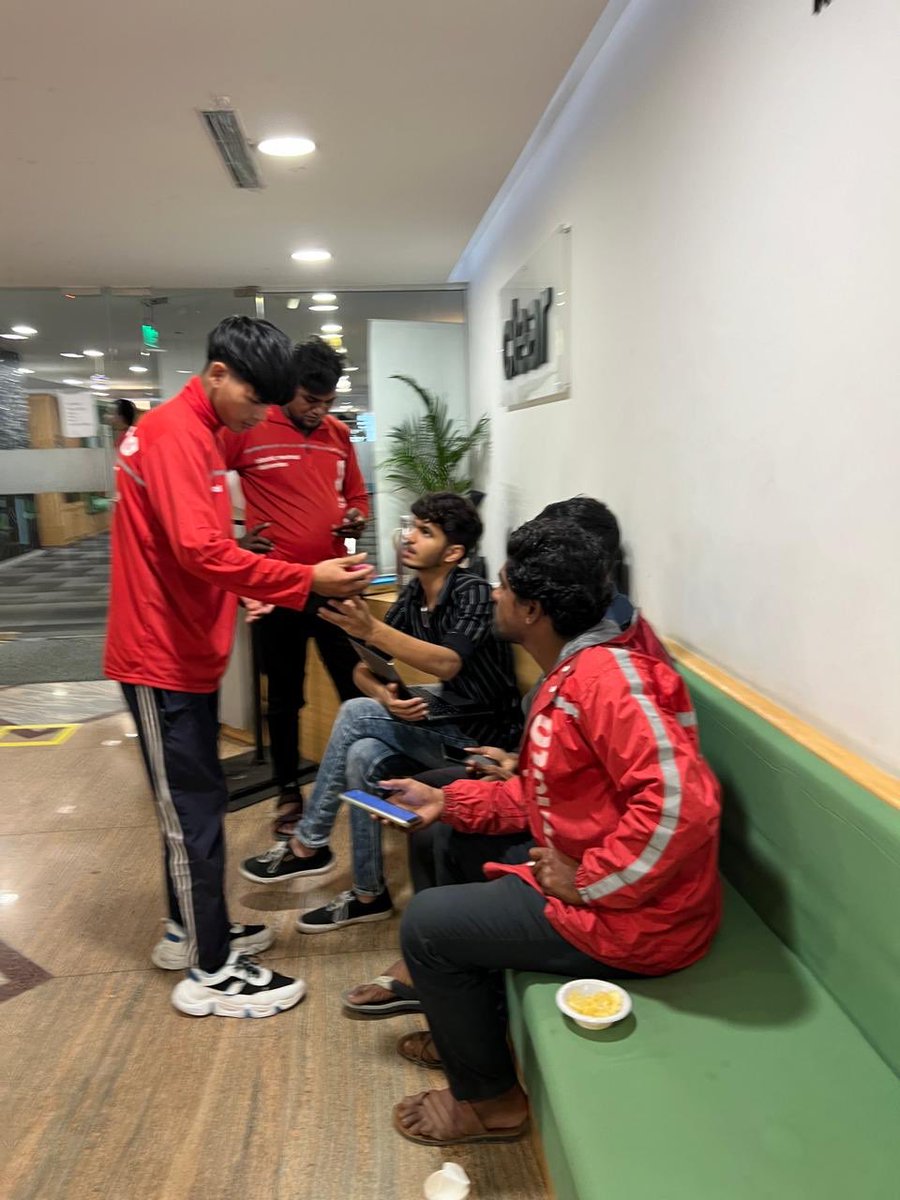 architgupta's tweet photo. Engineers demo-ing the product to lunch food deliveries at our office today. 

New achievements till now:: WhatsApp filing:
* Total Refunds unlocked for gig workers 🔓 = *Rs 5 Cr* 🤯
* Total filings count = *30,000* 🚀
* Financial inclusion:: New first time filers added ~ *20,000* 🥇