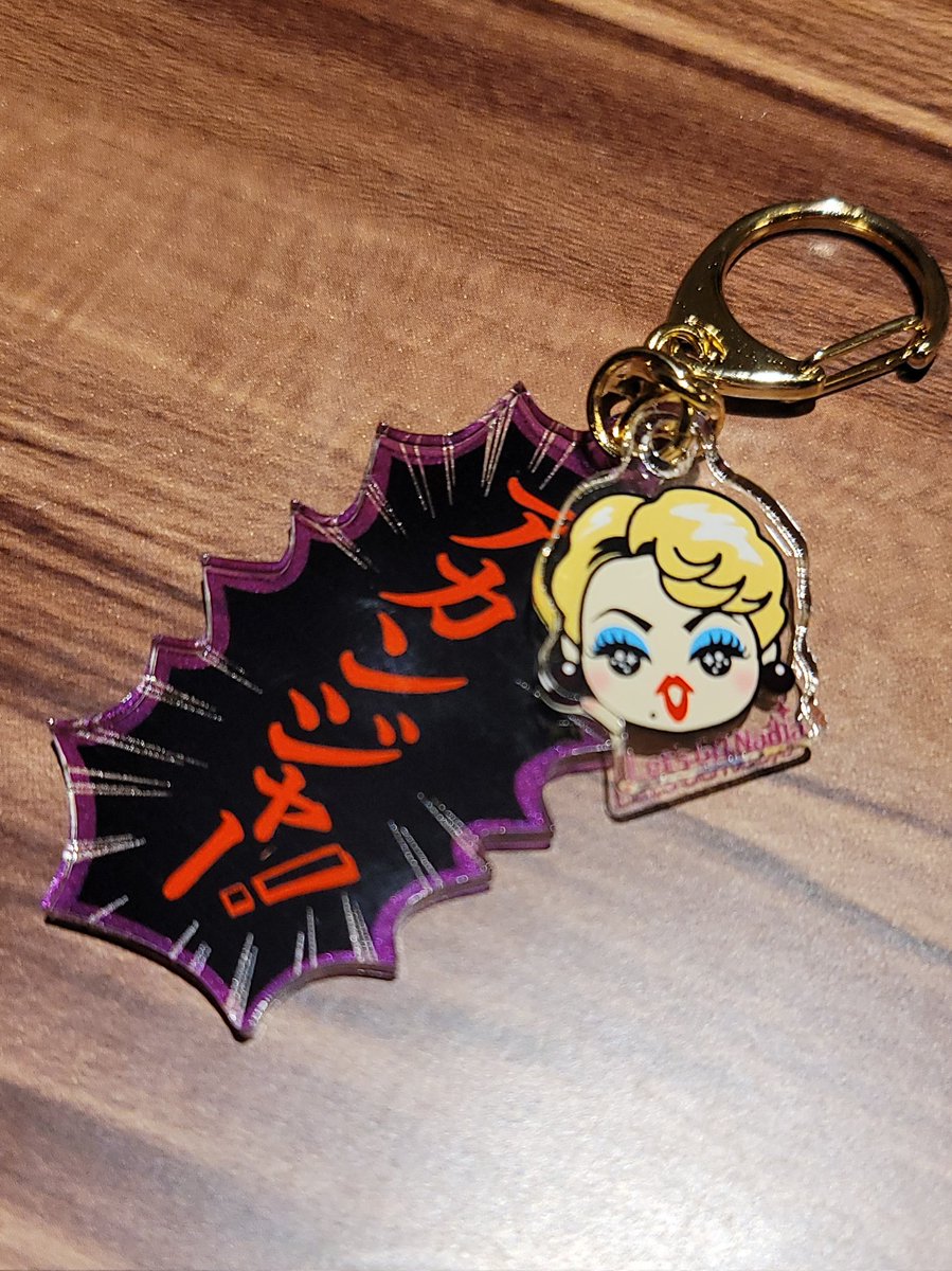 そういえば。長蛇の列を並んだ末にラスト２個でゲットしたチャーム。ホントは３個欲しかったのだけど、後ろの人のこと考えたら２個くれとは言えなかった😅