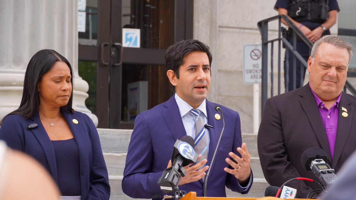 montco_pa's tweet photo. Yesterday, our Commissioners took a key step toward better supporting those in our community experiencing mental health or substance use issues.

The Commissioners announced an $18 million investment in an Emergency Behavioral Health Crisis Center.

https://t.co/1N5SBTeh9z https://t.co/w46xWFVYKp