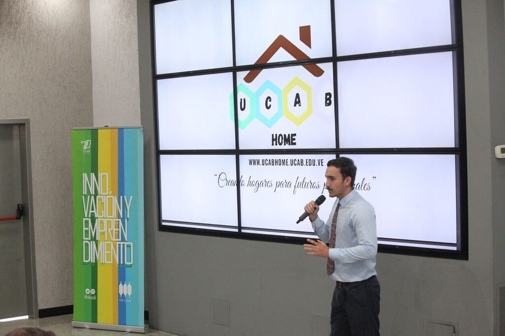 Reto #InnovaUCAB: 3⃣8⃣ ucabistas (estudiantes, profesores, egresados y empleados) presentaron 11 propuestas novedosas para la universidad

Desde la #UCAB seguimos apostando por la cultura de la innovación📎goo.su/cFTwx