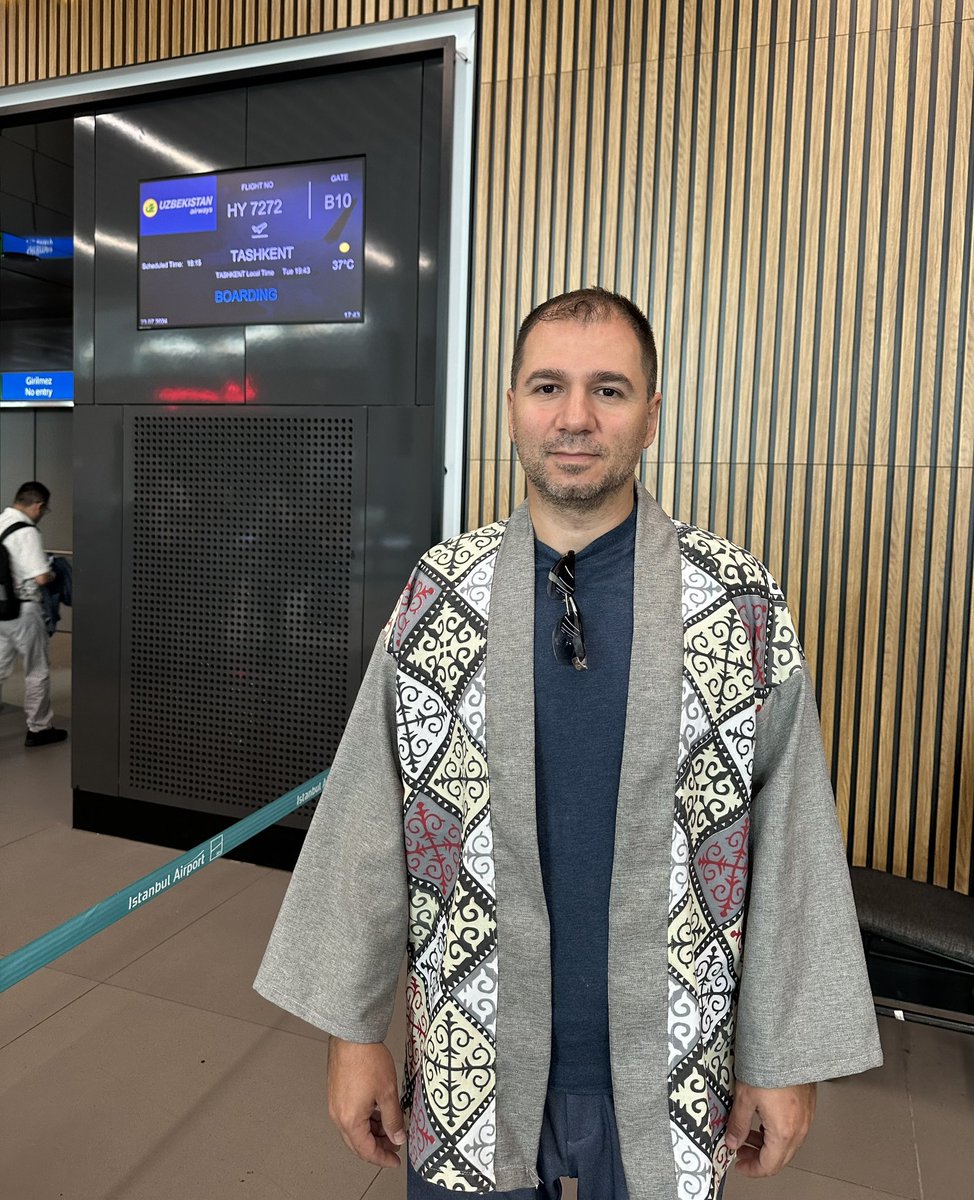 FarukInaltekin's tweet photo. Geleneksel Kazak kıyafetleri ile Özbek yolundayız. #taskent https://t.co/h3NM2LzcGM